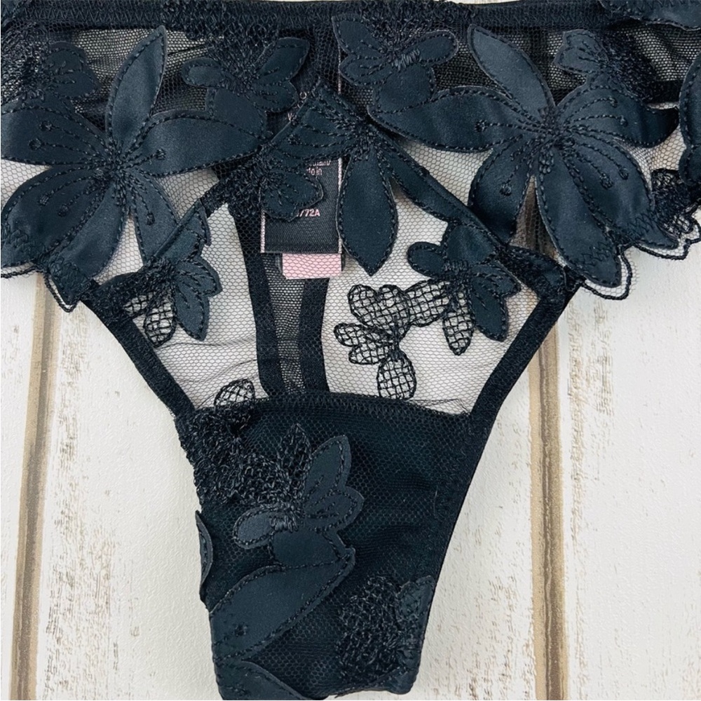 Victoria’s Secret Very Sexy Embroidered Flower Thong Medium - Picture 7 of 9